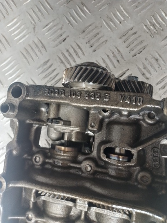 Pompa ulei audi a4 b8 2. 0 tdi , cod motor CAG, an 2011 cod 03G103537B