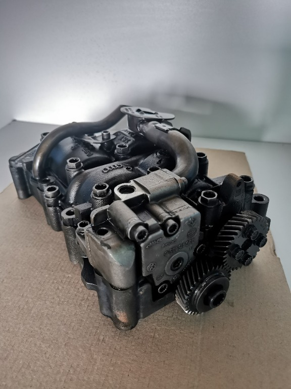 Pompa ulei / balansieri VW Passat B6 2.0 TDI 03G115105C