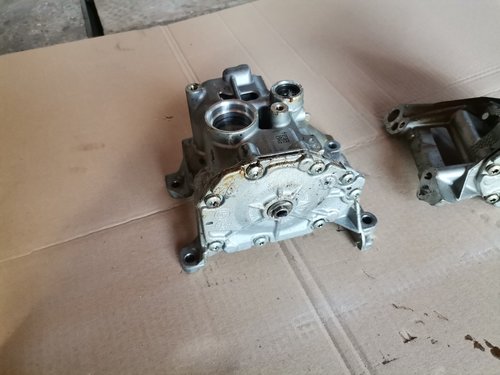 Pompa ulei BMW X5 G05 (2018-2022) cod 1141 8646454 / 16621-02