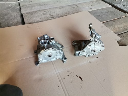 Pompa ulei BMW X5 G05 (2018-2022) cod 1141 8646454
