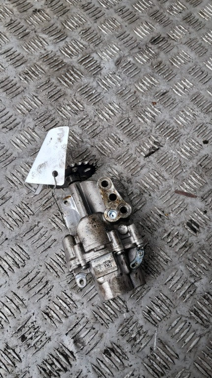 Pompa ulei Mercedes C-class w205 1.6 BlueTec/d cod motor om626951 an 2016 cod 150009846R