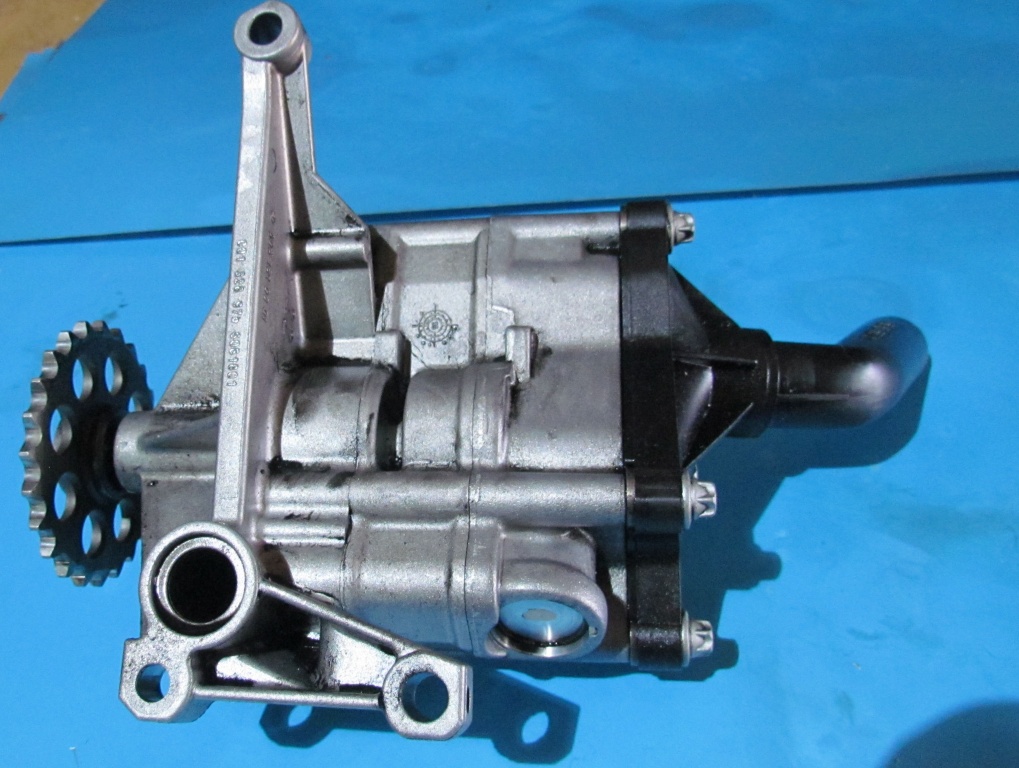 Pompa ulei Mercedes W210 E300 /VITO / 6061810801