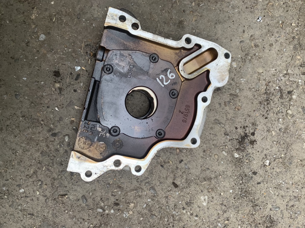 Pompa ulei Volkswagen VW Golf 4 [1997 - 2006] Hatchback 3-usi 1.6 MT (105 hp) (1J1) 16V