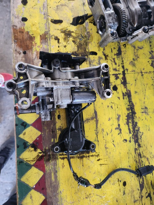Pompa ulei Volvo S60 S90 XC60 XC90 2.0 D D4204T14 2019 Cod : 31452517