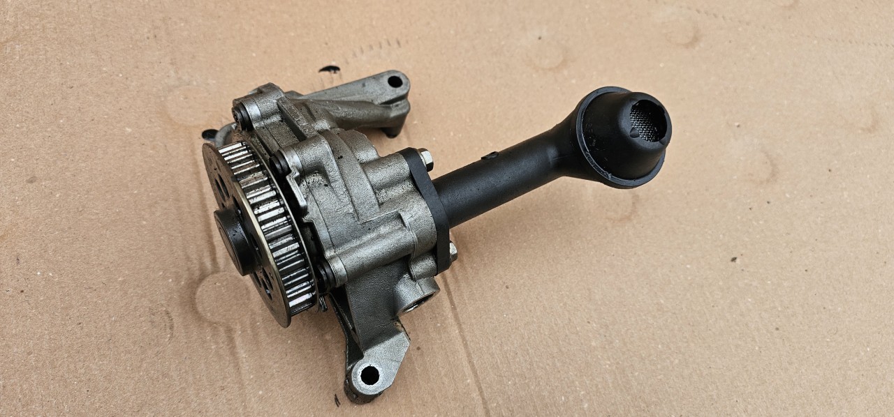 Pompa ulei Vw Golf 6 / Passat B7 / Skoda Octavia 2 Facelift 1.6 TDI CAY 2009 2010 2011 2012