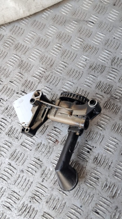 Pompa ulei Vw Passat B6 1.6 TDI cod motor CAY an 2010 cod 03L115105B
