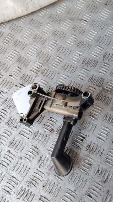 Pompa ulei Vw Passat B6 1.6 TDI cod motor CAY an 2010 cod 03L115105B