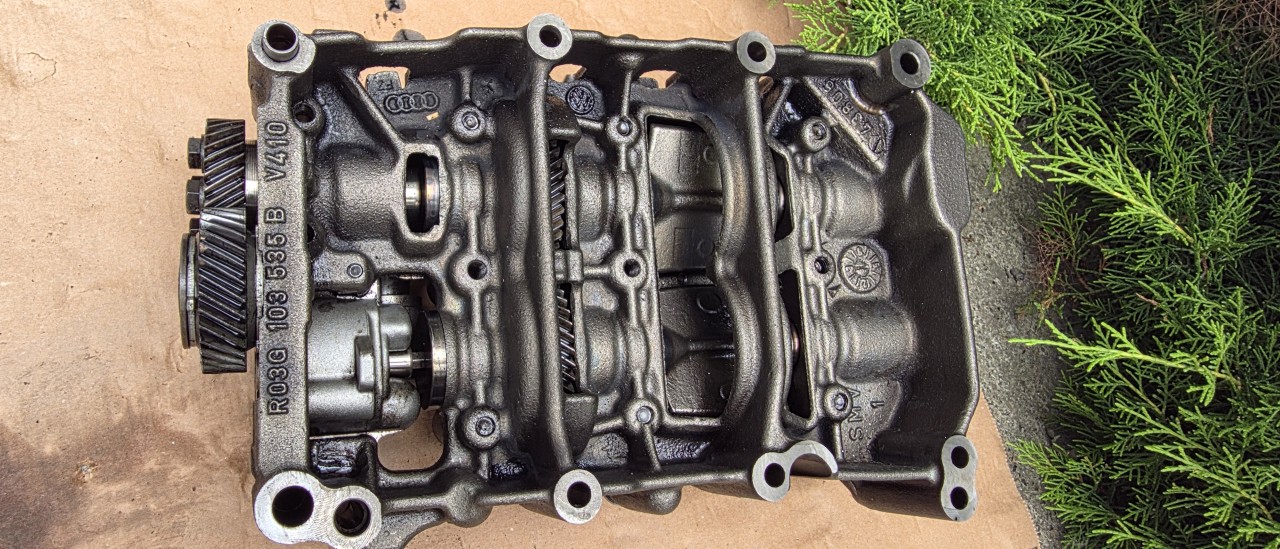 Pompa ulei Vw Passat B6 2.0 TDI BMP 2006 2007 2008
