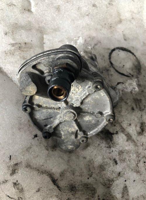 Pompa vaccum 2.5 tdi ajt vw transporter 4 1998-2003 074145100