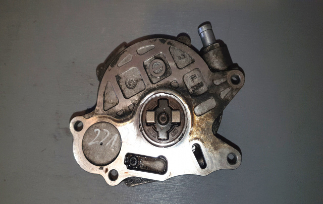 Pompa vacuum 03L145100 Volkswagen VW Touran [2th facelift] [2010 - 2015] Minivan 1.6 TDI MT (105 hp)