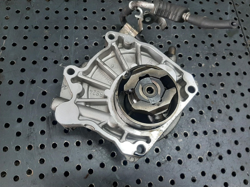 Pompa vacuum 1.9 d saab 9-3 alfa romeo 159 fiat croma 55188660