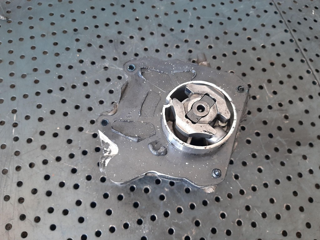 Pompa vacuum 1.9 d saab 9-3 alfa romeo 159 fiat croma 55188660