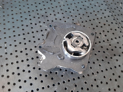 Pompa vacuum 1.9 d saab 9-3 alfa romeo 159 fiat croma 55188660