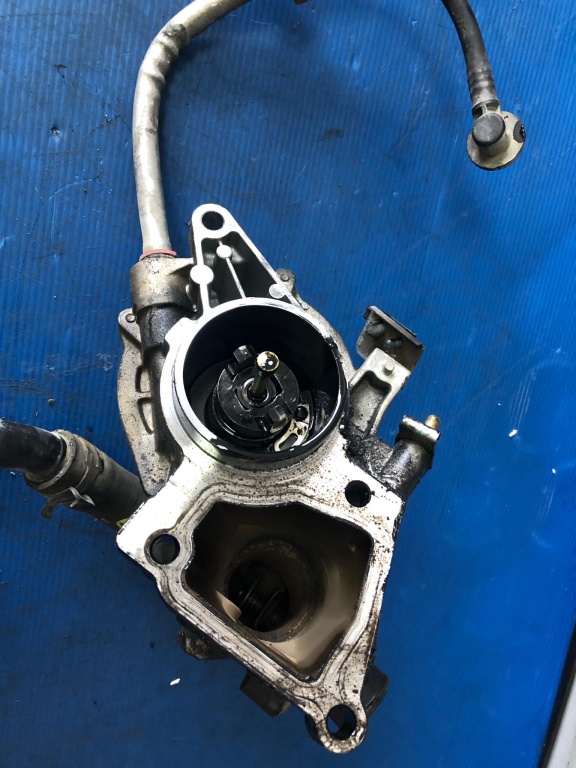 Pompa vacuum 2.0 d ford mondeo mk3 2005 xs70-2a451-bh xs70-2a451 72245410c