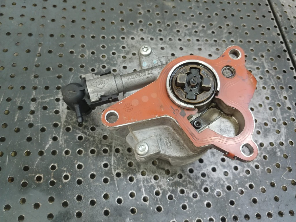 Pompa vacuum 2.0 dci m9r renault trafic 2 opel vivaro 8200520476