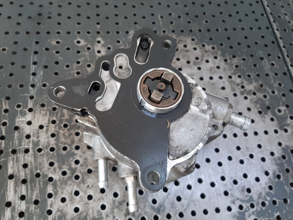 Pompa vacuum 2.0 tdi bre blb audi a4 b7 a6 c6 03g145209c
