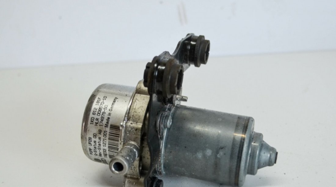 Pompa vacuum Audi A3 8L 1.6i 102 cai cod piesa : 1K0612181F