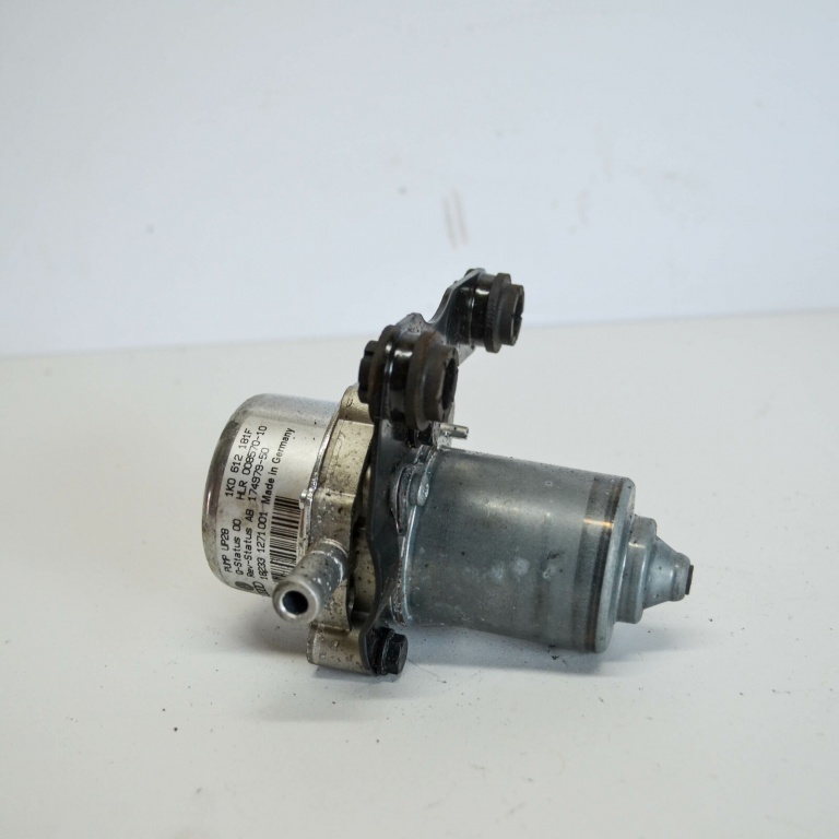 Pompa vacuum Audi A3 8L 1.8T 150/180 cai cod piesa : 1K0612181F