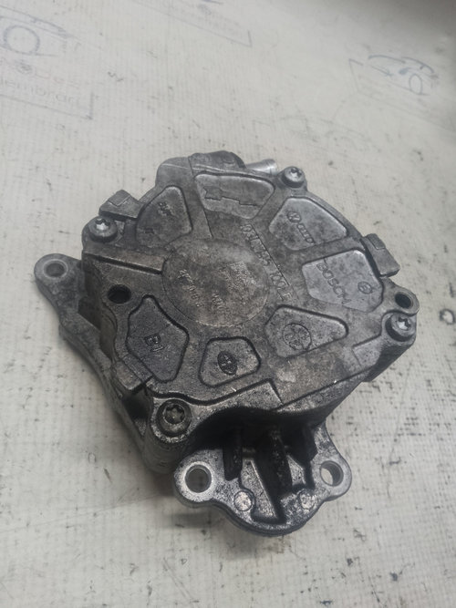 Pompa vacuum Audi Q5 2.0 2009, 03L145100F