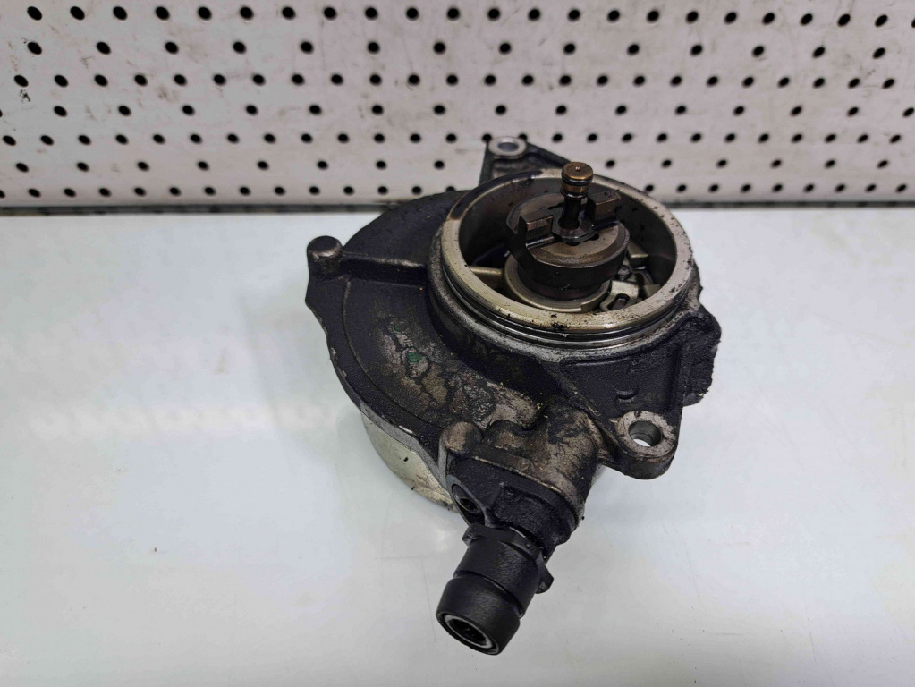 Pompa vacuum Audi Q7 (4LB) [ Fabr 2006-2014] 057145100AE 3.0 TDI CASA 3.0 TDI CASA 176KW / 240CP