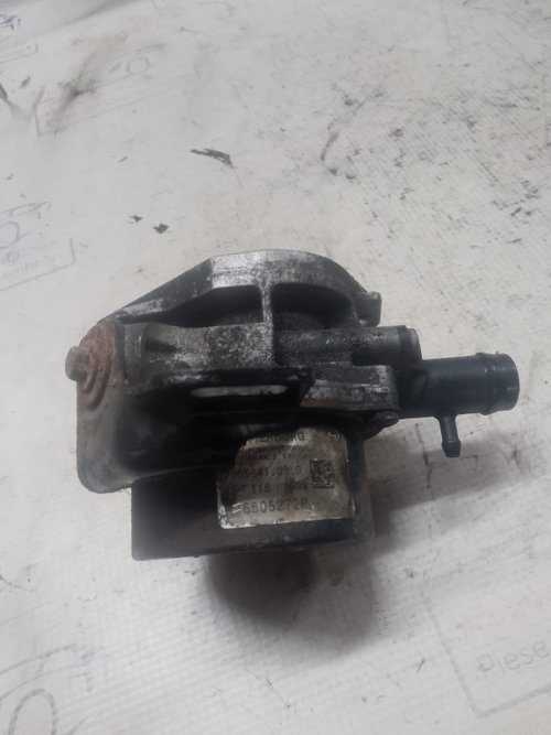 Pompa vacuum Dacia Duster 1.5 2011, 146505272R