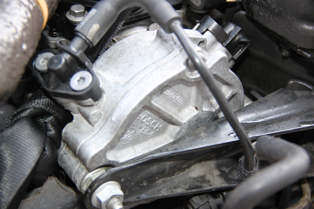 Pompa vacuum Ford C-max 2010-2019 1.5 TDCI 9804021880