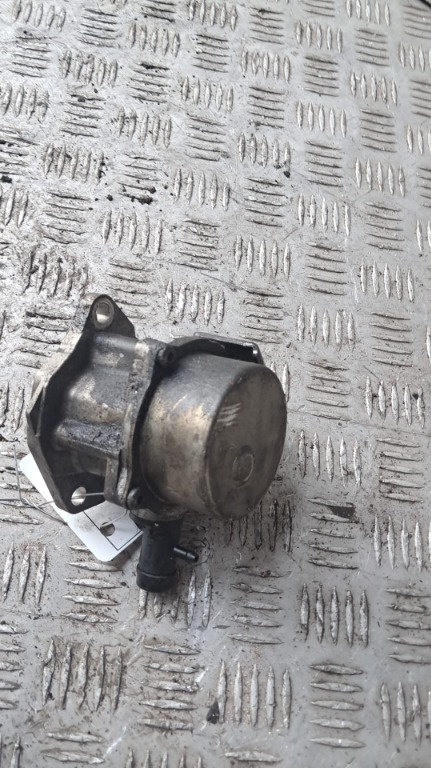 Pompa vacuum Nissan Qashqai j10 1.5 DCI cod motor k9k transmisie manuala 6+1 an 2012 cod 8201005306-...