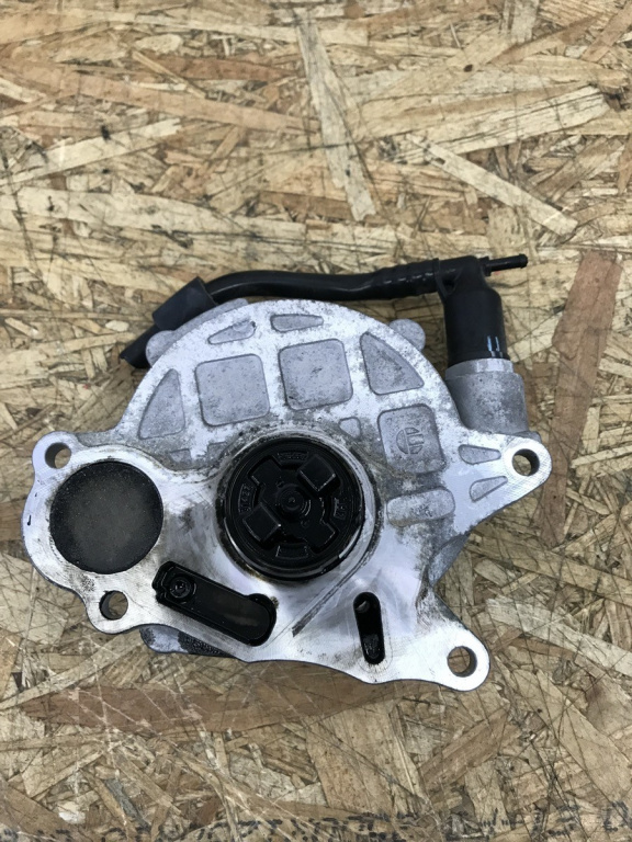 Pompa vacuum Passat B7 limuzina sedan 2011 (03L145100)