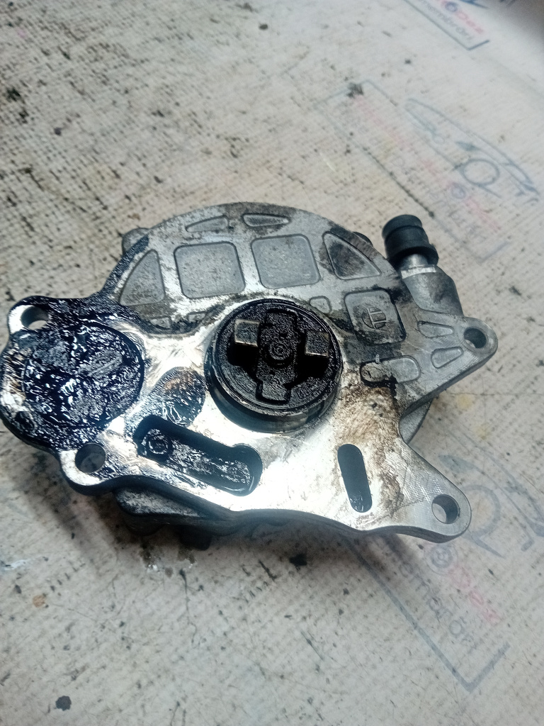 Pompa vacuum Skoda Yeti 2.0 2019, 03L145100