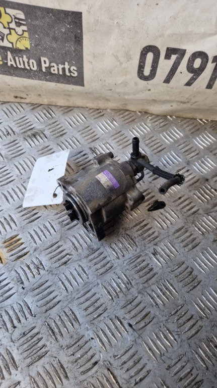 Pompa vacuum Toyota Rav 4 an fabricatie 2003 2.0 D-4D cod 29300-27020