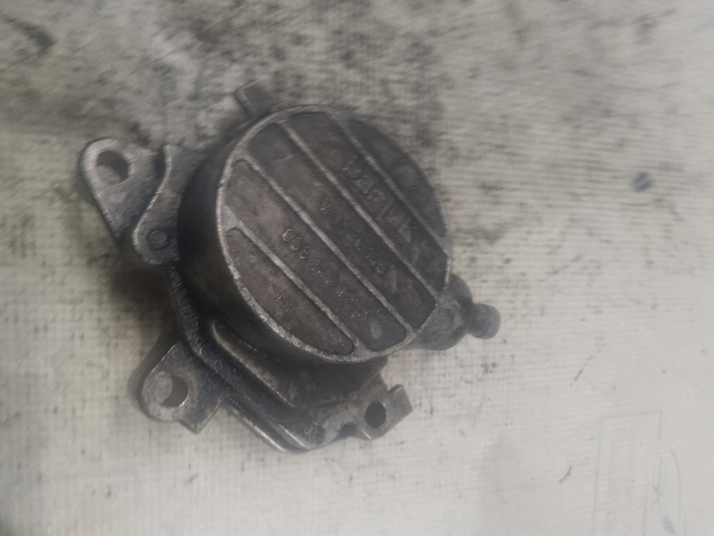 Pompa vacuum Volkswagen Golf 4 2004, 038145101B