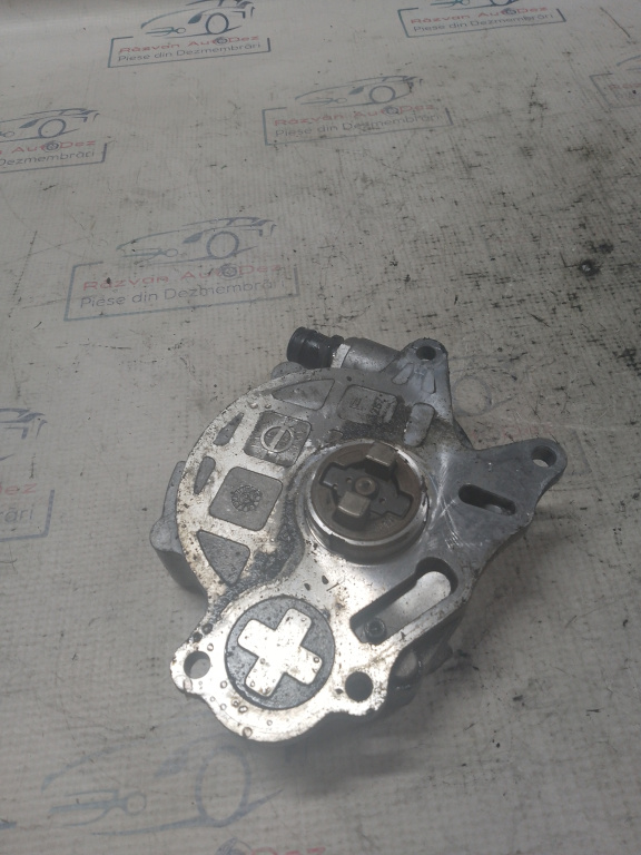 Pompa vacuum Volkswagen Golf 6 2011, 03L145100
