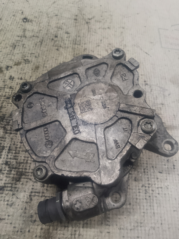 Pompa vacuum Volkswagen Golf 6 2011, 03L145100G
