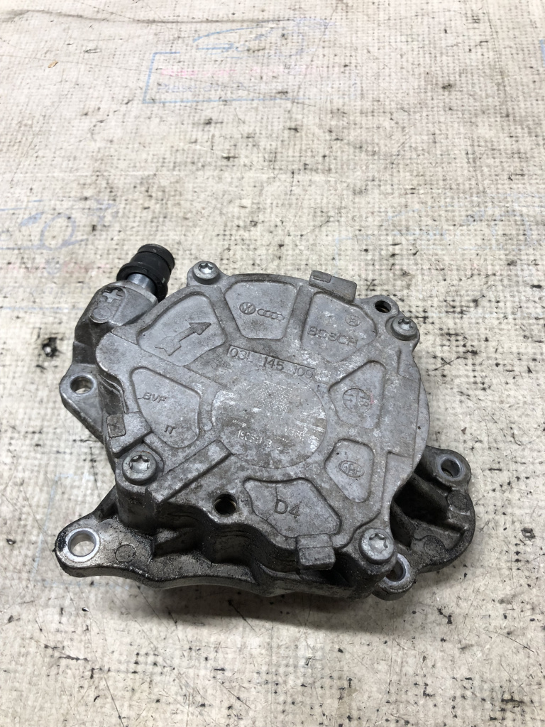 Pompa vacuum Volkswagen Jetta 1.6 Motorina 2012, 03L145100