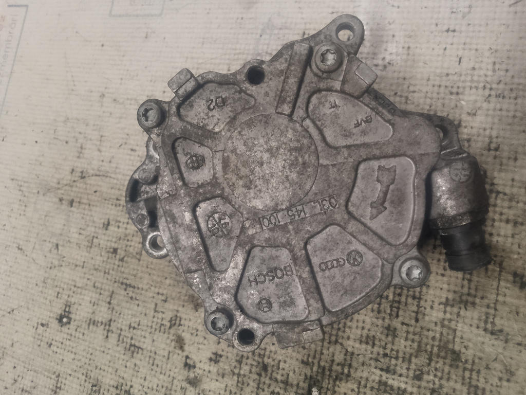 Pompa vacuum Volkswagen Passat B7 1.6 2011, 03L145100F