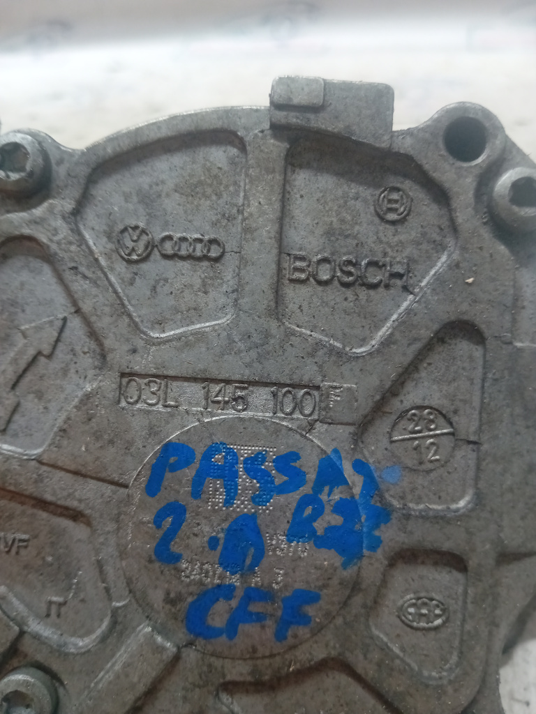 Pompa vacuum Volkswagen Passat B7 2.0 Motorina 2012, 03L145100F