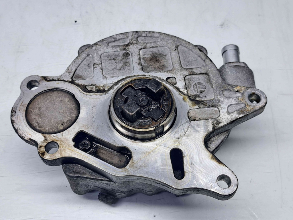 Pompa vacuum Volkswagen Passat B7 (362) [Fabr 2010-2014] 03L145100F 2.0 TDI CFFB 2.0 TDI CFFB 103KW / 140CP