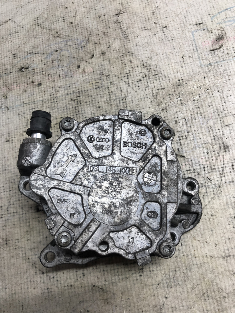 Pompa vacuum Volkswagen Passat CC 2.0 Motorina 2010, 03L145100F