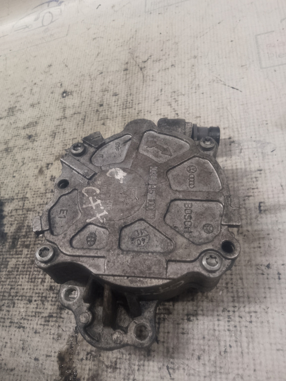 Pompa vacuum Volkswagen Passat CC 2011, 03L145100F