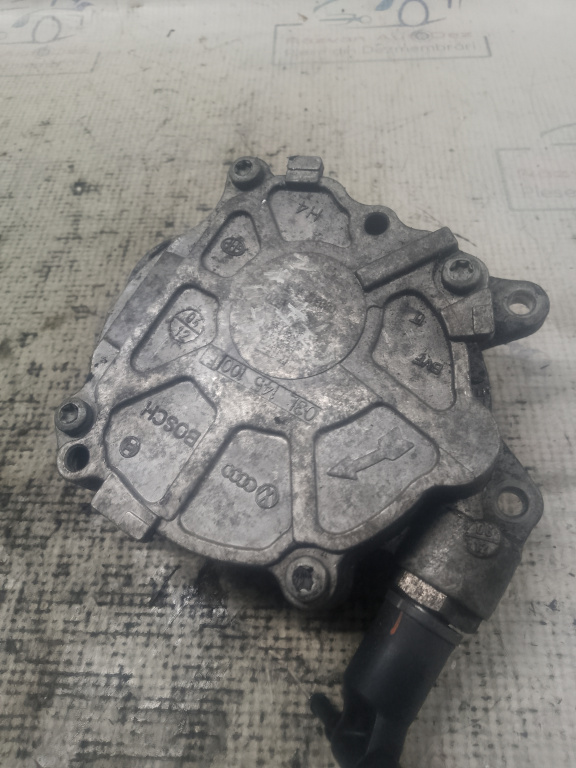 Pompa vacuum Volkswagen Tiguan Motorina 2012, 03L145100F
