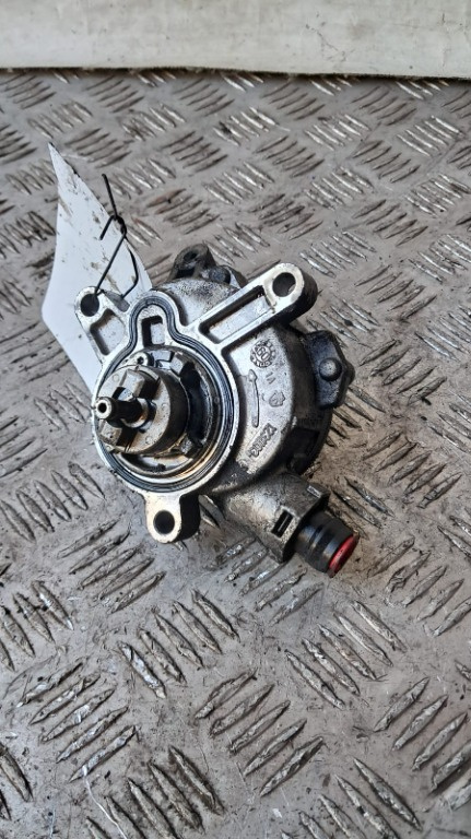Pompa vacuum Volvo V70 motor 2.4 D5 D5244T14 an fab. 2012 cod 31219463