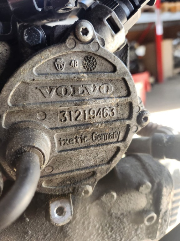 Pompa vacuum Volvo XC60 2.4 D5244T14 E5 2009 Cod : 31219463
