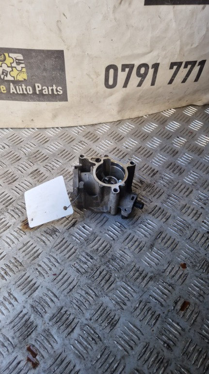 Pompa vacuum Vw Golf 6 1.8 TFSI cod motor CDAA cod 06J145100F