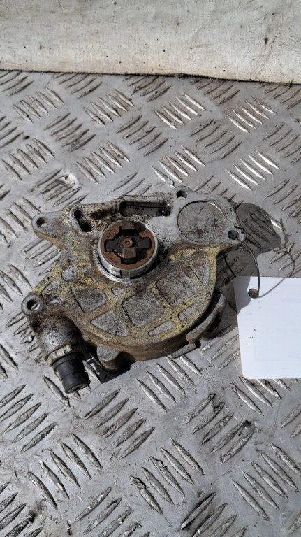 Pompa vacuum VW Passat B6 1.6 TDI CAYC an 2010 cod 03L145100F