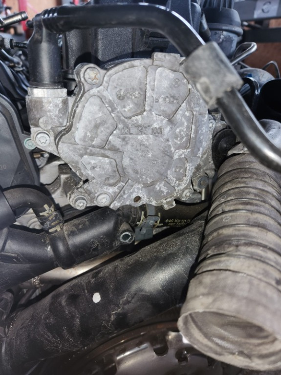 Pompa vacuum Vw Passat B6 2.0 TDI an 2009 2010 2011 2012 cod 03L145100E