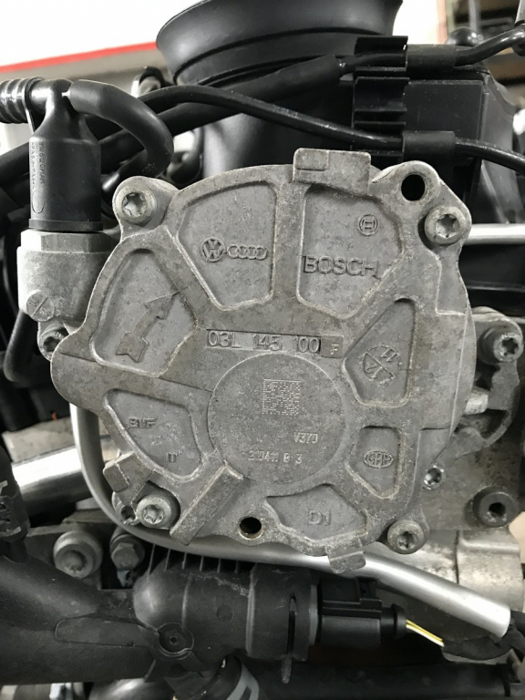Pompa vacuum VW passat B7 4motion combi 2011 (03L145100F)
