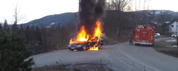 Pompierii din Norvegia incearca sa stinga un Mercedes-Benz dar...
