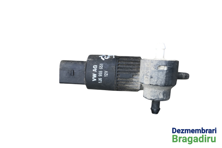 Pompita lichid parbriz si luneta Cod: 1J6955651 1J6955651 Volkswagen VW Golf 4 [1997 - 2006] Hatchback 5-usi 1.4 MT (75 hp) Cod motor AXP