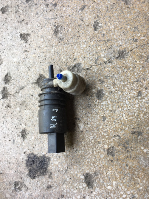 Pompita stropitori parbriz Seat Ibiza 3 [2002 - 2006] Hatchback 3-usi 1.4 TDI MT (75 hp) IV (6L1)