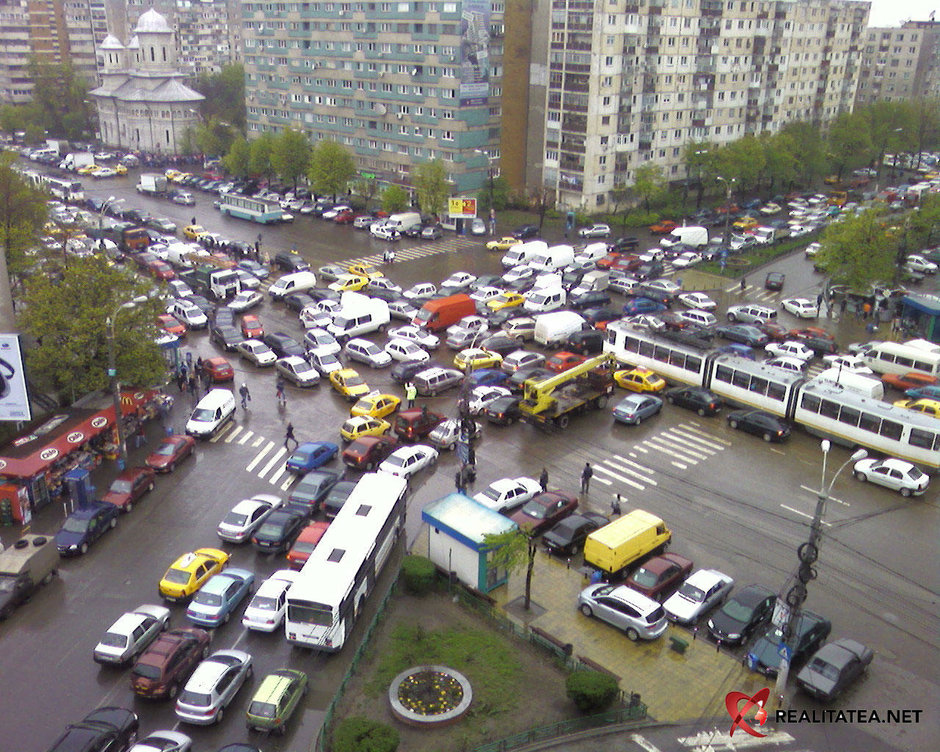 Ponturi urbane: tehnici de mers prin traficul din Bucuresti